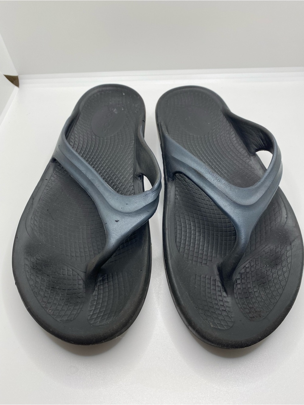 OOFOS OOlala Black Thong Flip Flops Sandals Women's 8 Recovery Minimalist Comfy